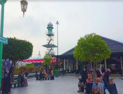 Masjid Agung Demak Diserbu Pengunjung
