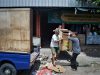 Ratusan Pedagang Pasar Terban Pindahkan Barang ke Selter Sementara