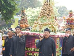 Ribuan Masyarakat Antusias Ikuti Festival Kupat