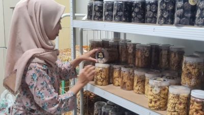 Orderan Kue Kering Izza Cake and Cookies Meningkat Dua Kali Lipat di Bulan Ramadan