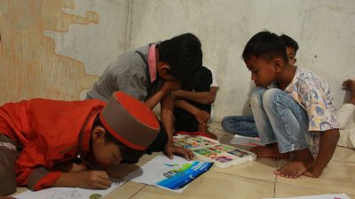 Merawat Literasi, Buka Bersama Sekaligus Menggambar Kreasi Kaligrafi