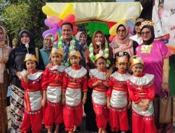 Bentuk Mental Siswa melalui Pentas Seni dan Jajanan