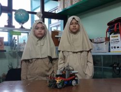 Siswi MI Banat Ciptakan Robot Pembersih Jalan