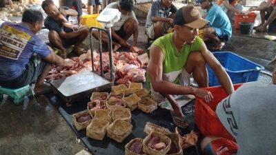 Gunakan Besek Bambu sebagai Pengganti Plastik