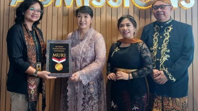 Nguri-uri Budaya, Ribuan Mahasiswa Flashmob Pakai Kebaya Kekinian
