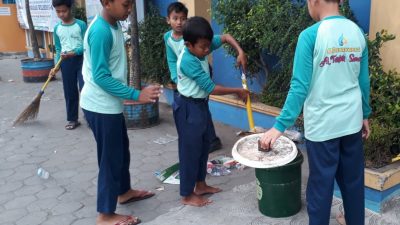 Ciptakan Pola Hidup Bersih, MI Muhammadiyah Al Tanbih Raih Adiwiyata Provinsi