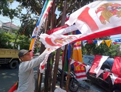Penjualan Atribut HUT RI di Semarang Masih Sepi