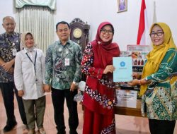 Serahkan Bantuan Sarpras untuk Antisipasi Stunting