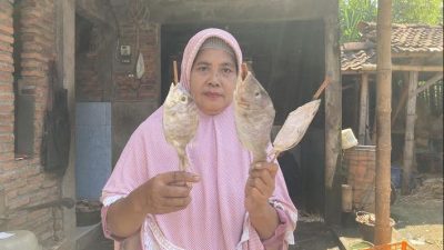 Tak Miliki Laut Usaha Pengasapan Ikan di Kudus Tetap Berkembang