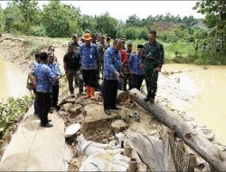 Pj Bupati Pati Tinjau Lokasi Luapan Sungai Tanjunganom- Angkatan Lor