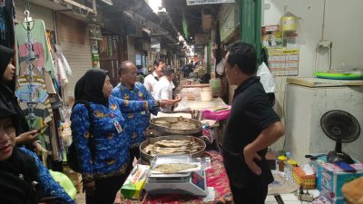 Distapang Sidak Keamanan Pangan di Pasar Mangkang