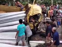 Rem Blong, Truk Tabrak Pengendara Motor