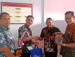 Aksi Sosial Politeknik Bumi Akpelni Berbagi Buku Ilmu Pelayaran