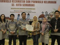 Bawaslu Kota Semarang Serahkan Santunan Hasil Donasi kepada Alm Gunawan Budianto