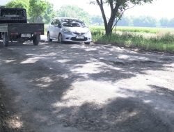 Jalan Raya Winong-Gabus Rusak, Warga Minta Segera Diperbaiki