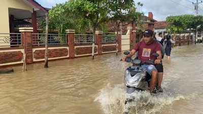 Lalu Lintas Lumpuh, Banjir Rendam Jalan Kudus-Pati