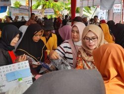 Sakit Tak Halangi Warga Kendal Dapatkan Sembako Murah