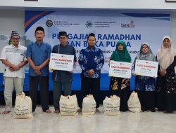 RS Sarkies ‘Aisyiyah Berbagi Santunan kepada Guru Ngaji