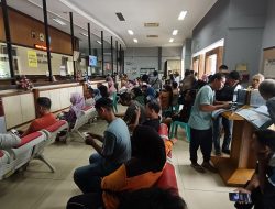 Manfaatkan Program Pemutihan, Ribuan Warga Banjiri Samsat Jepara