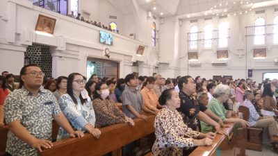 Ribuan Umat Padati Gereja Katedral Semarang, Rayakan Paskah 2025 dengan Khidmat
