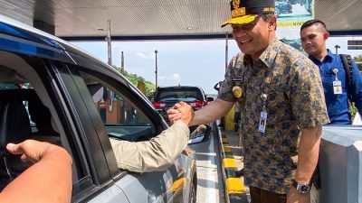 One Way Nasional Diberlakukan, Gubernur Jateng Tinjau Langsung Tol Kalikangkung