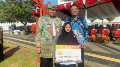 Pemkab Jepara dan UMKU Berikan Beasiswa Kartu Sarjana