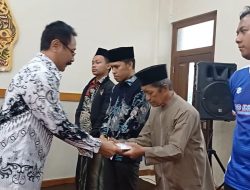 PGRI Beri Tali Asih Korban Laka Kalijambe