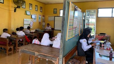 SD N 03 Kaliombo Hanya Punya 4 Kelas, Siswa Belajar Dibatasi Sekat Tripleks