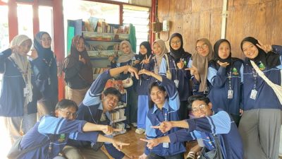 Dari Desa untuk Bangsa: Pojok Baca Jadi Warisan Literasi KKN UIN Walisongo