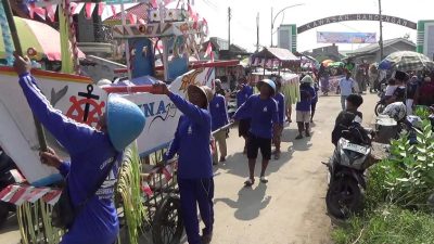 Unik! Dari Kostum Daur Ulang hingga Keluhan BBM, Tradisi Nyadran di Kendal Sarat Pesan Sosial