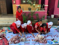SD 2 Burikan Latih Siswa Berbagi Lewat Kurban