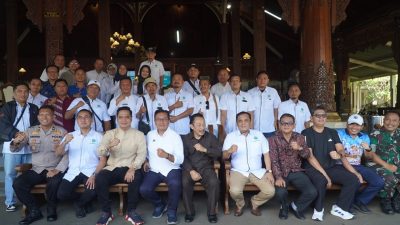 Perkuat Branding Kota Ukir, HIMKI Jepara Hibahkan 65 Kursi