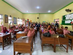 Celengan Botol Bekas, Cara Seru Anak SDN Leyangan Belajar Literasi Menabung Bersama KKN UIN Walisongo