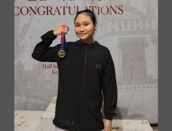 Di Balik Wajah Teduhnya, Siswi SMAN 14 Semarang Ini Adalah Jagoan Karate dengan Segudang Prestasi