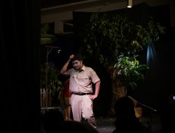 Saat Guru  Naik Panggung, Pentas ‘Dilema di Titik Senja’ Pukau Penonton di Kudus