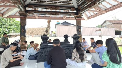Mas Bram dan Keluarga Besar Ziarah ke Makam Jendral Sarwo Edhie Wibowo