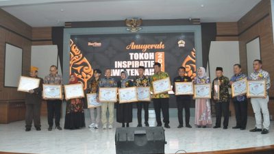 Terima Penghargaan Tokoh Inspiratif, Yanuar Arifin: Pemacu Terus Berbuat bagi Daerah