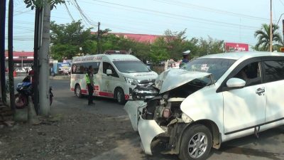 Kecelakaan Tunggal di Depan Mapolres Kendal, Lima Orang Dilarikan ke RSUD