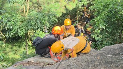 Bupati Anom Jajal Panjat Tebing di Bukit Mendelem, Promosikan Wisata Ekstrem Pemalang