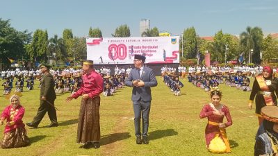 Kenakan Pakaian Adat Bugis, Bupati Kudus Pimpin Upacara Kemerdekaan dan Sampaikan Pesan Mendalam