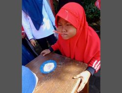 Lomba Duck Face hingga Ular Balon Ramaikan Semarak HUT RI di SD 2 Gribig