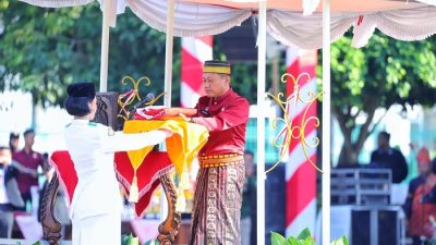 Bupati Kudus Kenakan Pakaian Adat Bugis, Pimpin Upacara HUT RI ke-80 di Alun-Alun Simpang Tujuh