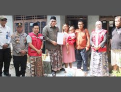 Salurkan Bantuan Korban Kebakaran, Wabup Rembang Ingatkan Waspada Kemarau