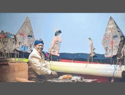 Dosen UMKU Sunardi, Dalang yang Konsisten Lestarikan Wayang Kulit