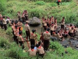 Latih Kemandirian Siswanya, Salafiyah Lahar Gelar Kemah Bakti