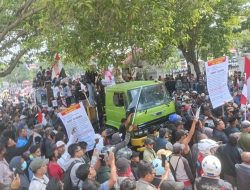 Ratusan Massa Geruduk DPRD Pati, Serukan 13 Tuntutan