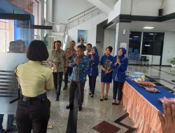 Unik! Nasabah BRI Kudus Disambut Bunga Mawar dan Cokelat di Hari Pelanggan Nasional