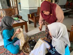 Kisah April Puji Astuti: Dari Hobi di SMA, Kini Batik Jepara Karyanya Tembus Pasar Dunia