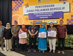 Bantu Scale Up UMKM, Dinnakerkop Banyumas Serahkan Pinjaman Dana Bergulir