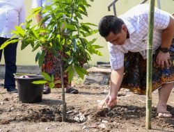 Jelang Hari Santri 2025, Wagub Jateng Ikut Ro’an di Pesantren